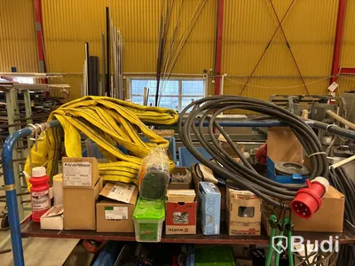 Materialvagn med innehåll