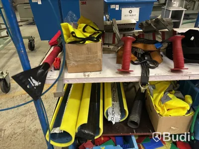 Materialvagn med innehåll