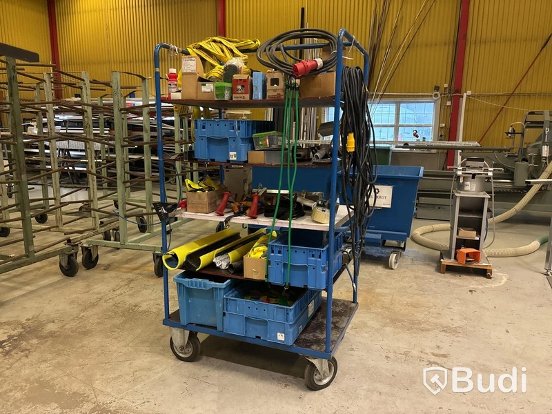 Materialvagn med innehåll