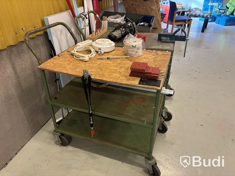 Materialvagnar med innehåll - 3 st