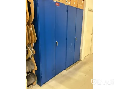 Verkstadsskåp med innehåll - 2 st