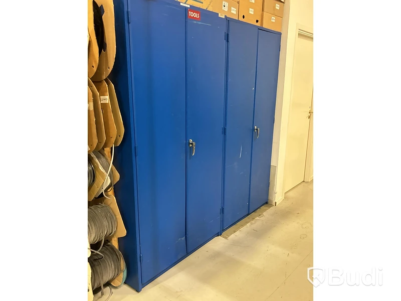 Verkstadsskåp med innehåll - 2 st