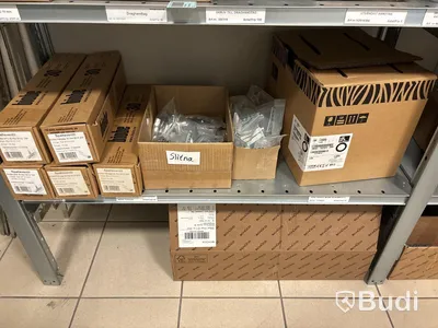 Parti beslag, handtag, skruv m.m.