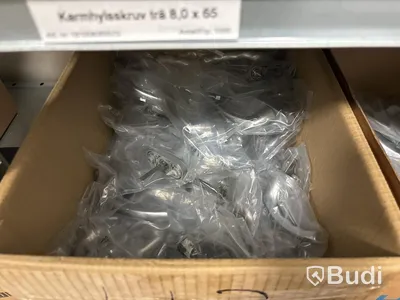 Parti beslag, handtag, skruv m.m.