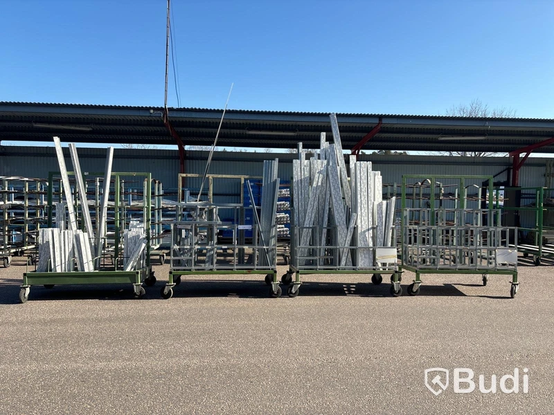 Materialvagnar med innehåll - 4 st