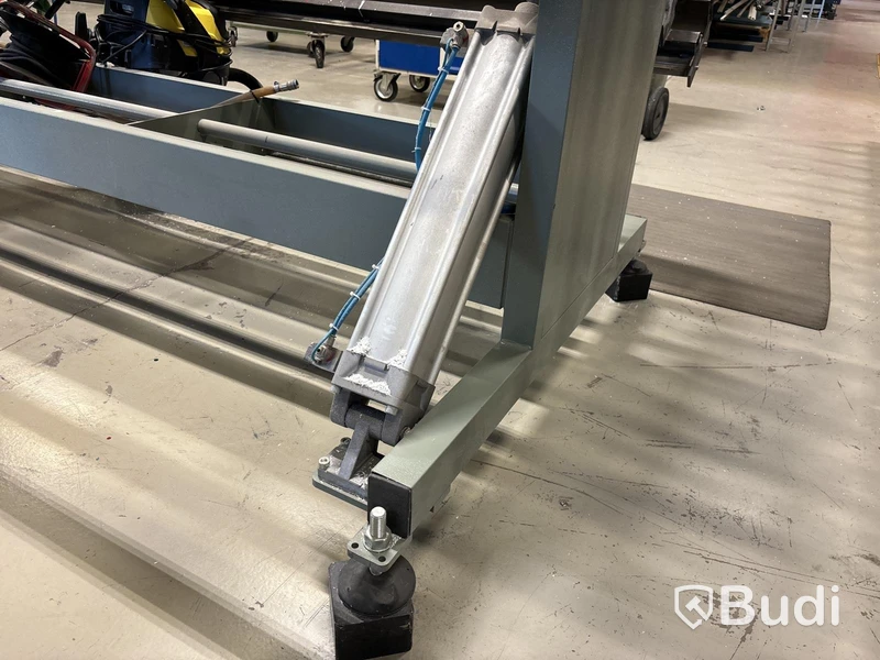 Pneumatiskt tippbart montagebord Emmegi Five 300 CS - 2010