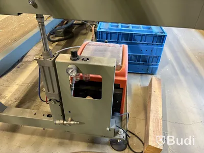 Pneumatisk beslagbord Emmegi med skruvautomat
