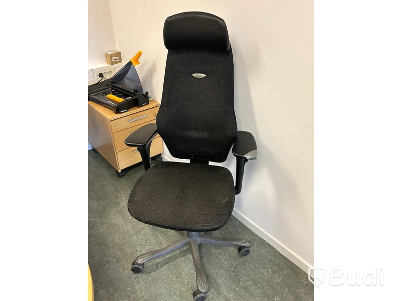 Kontorsmöblemang - 2 st arbetsplatser