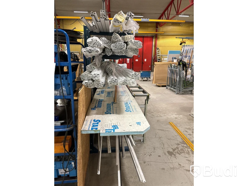 Materialställ med glaslister Schüco - 500x90x200 cm