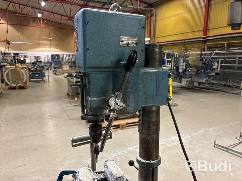Pelarborrmaskin Arboga G 2580 med rullstativ & rullbana