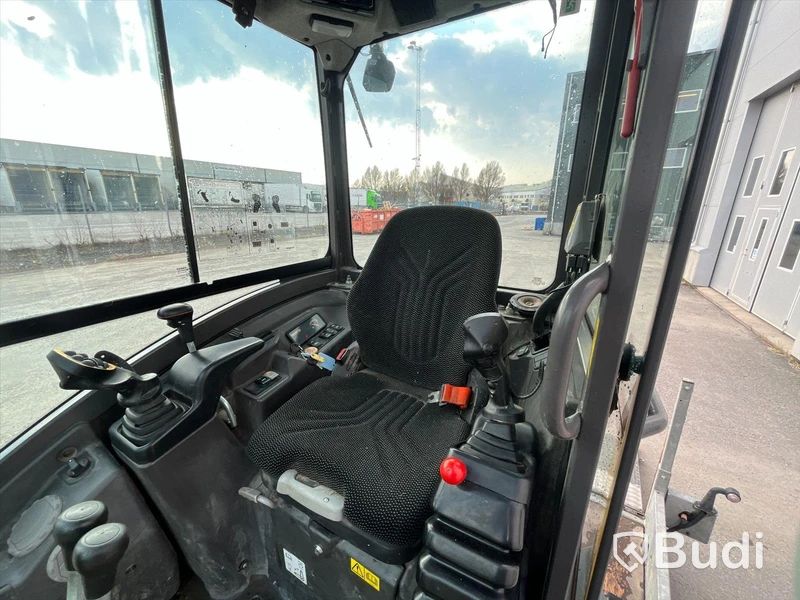 Grävmaskin med släpvagn | Volvo ECR 25D - 2020 | Släpvagn Indespension - 2017
