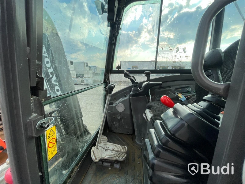 Grävmaskin med släpvagn | Volvo ECR 25D - 2020 | Släpvagn Indespension - 2017