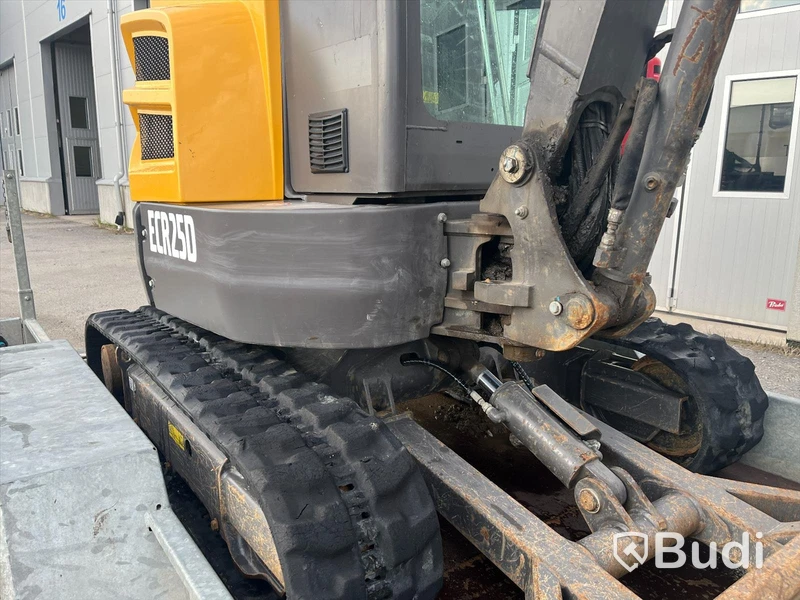 Grävmaskin med släpvagn | Volvo ECR 25D - 2020 | Släpvagn Indespension - 2017