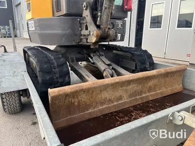 Grävmaskin med släpvagn | Volvo ECR 25D - 2020 | Släpvagn Indespension - 2017