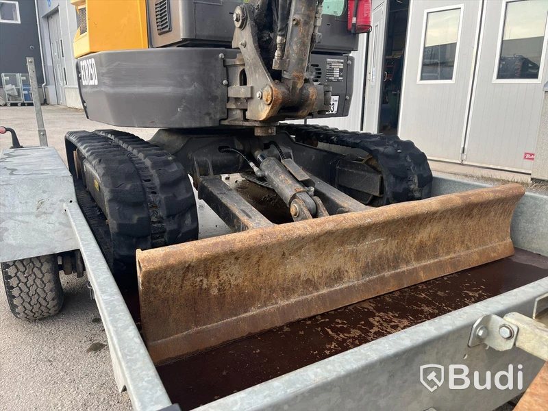 Grävmaskin med släpvagn | Volvo ECR 25D - 2020 | Släpvagn Indespension - 2017