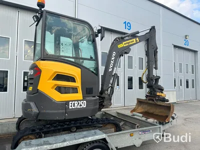 Grävmaskin med släpvagn | Volvo ECR 25D - 2020 | Släpvagn Indespension - 2017