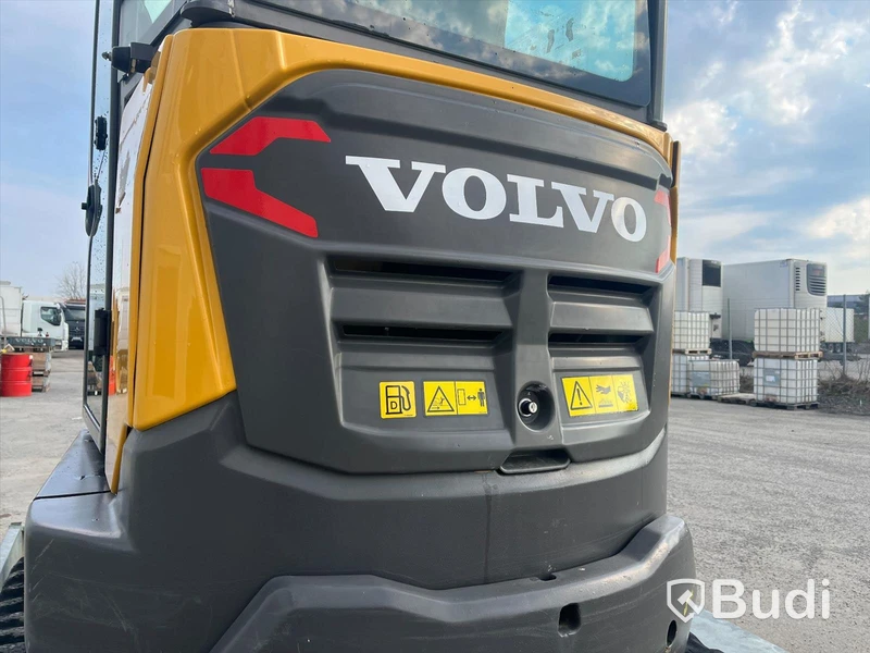 Grävmaskin med släpvagn | Volvo ECR 25D - 2020 | Släpvagn Indespension - 2017
