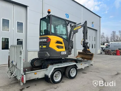 Grävmaskin med släpvagn | Volvo ECR 25D - 2020 | Släpvagn Indespension - 2017