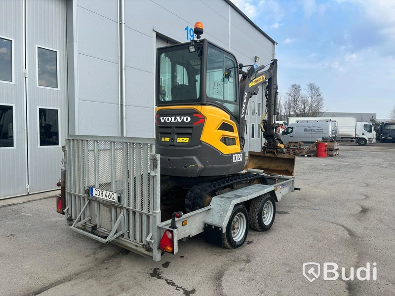 Grävmaskin med släpvagn | Volvo ECR 25D - 2020 | Släpvagn Indespension - 2017