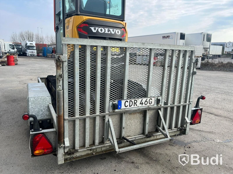 Grävmaskin med släpvagn | Volvo ECR 25D - 2020 | Släpvagn Indespension - 2017
