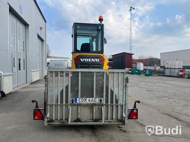 Grävmaskin med släpvagn | Volvo ECR 25D - 2020 | Släpvagn Indespension - 2017