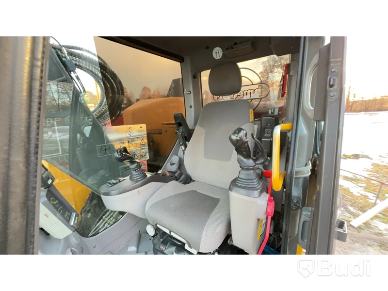 Grävmaskin Volvo 145 ECR med rototilt och tillbehör -2015