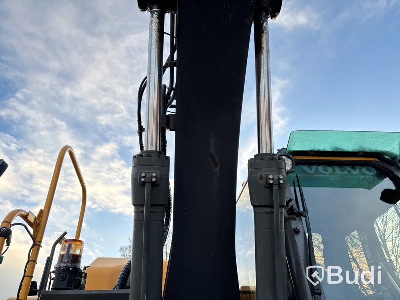 Grävmaskin Volvo 145 ECR med rototilt och tillbehör -2015