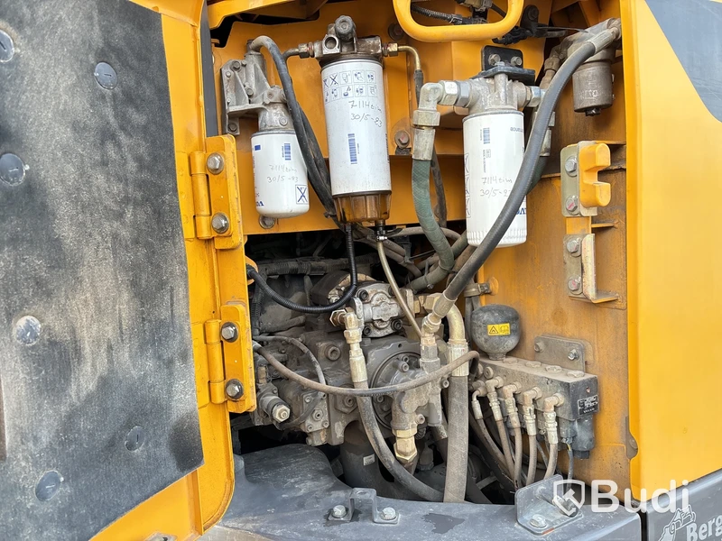 Grävmaskin Volvo 145 ECR med rototilt och tillbehör -2015