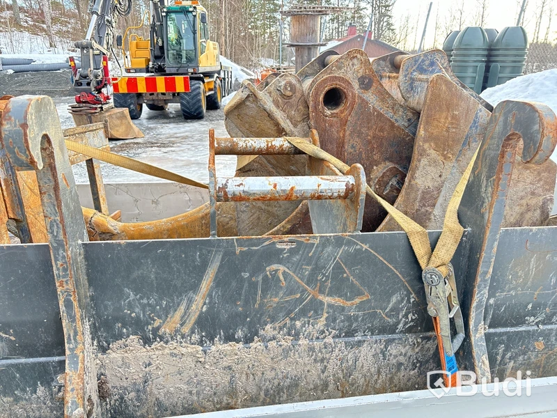 Grävmaskin Volvo 145 ECR med rototilt och tillbehör -2015