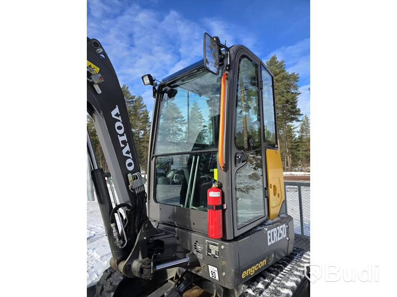 Bandgrävare Volvo ECR25D inklusive trailer  - EXPORT