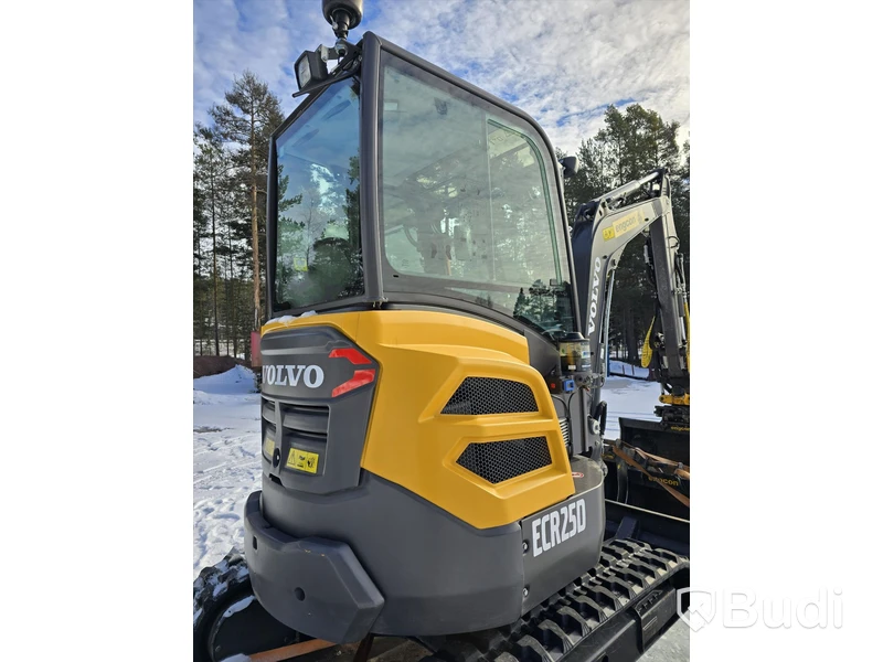 Bandgrävare Volvo ECR25D inklusive trailer  - EXPORT