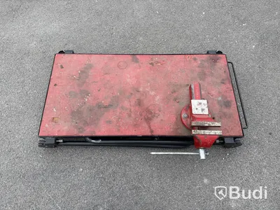 Mobilt arbetsbord med skruvstäd