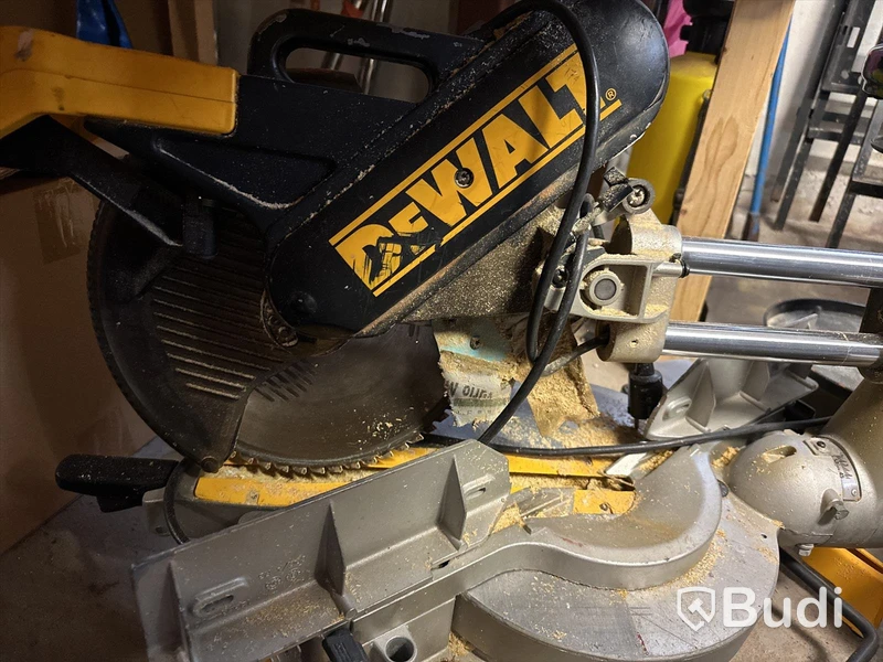 Kap- och geringsåg Dewalt DW708-qs