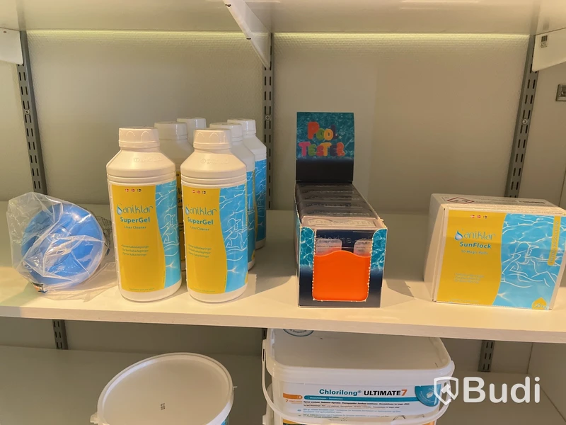 Diverse produkter till pool