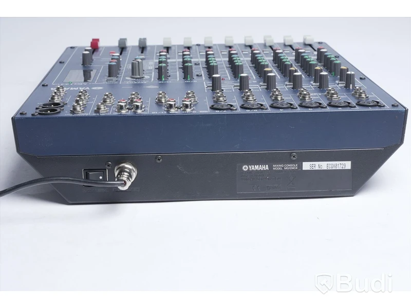 Mixerbord – Yamaha MG124CX med  låda och strömkabel.