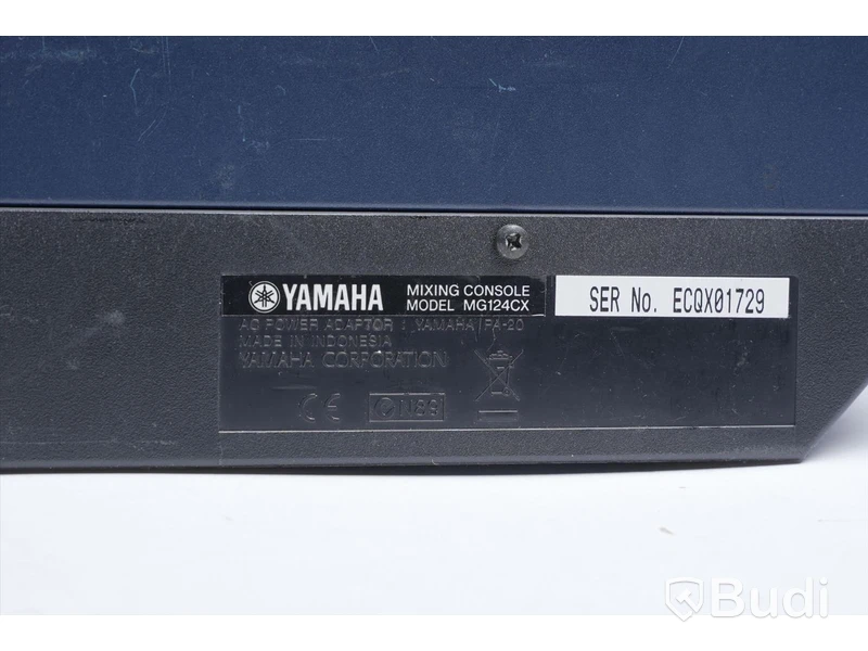 Mixerbord – Yamaha MG124CX med  låda och strömkabel.