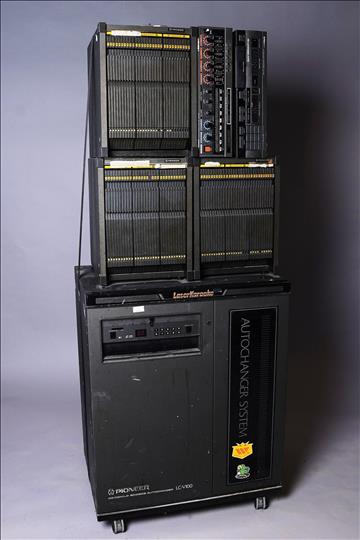 Karaokemaskin samt laserdisc-skivor - Pioneer LC-V100 Laser Karaoke, OBS! osäker funktion