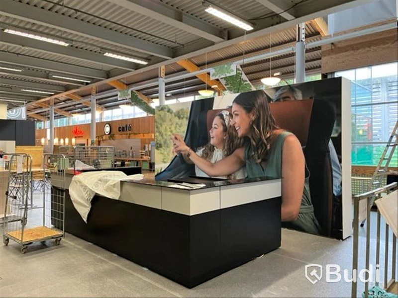 Bar/infodisk totalt 4st hörn och 8 raka