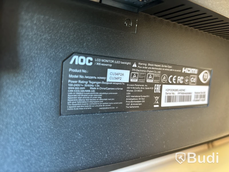 Kontorsplats med 34” curved monitor