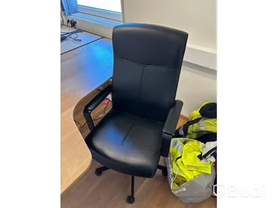 34" monitor, dockningsstation & kontorsstolar