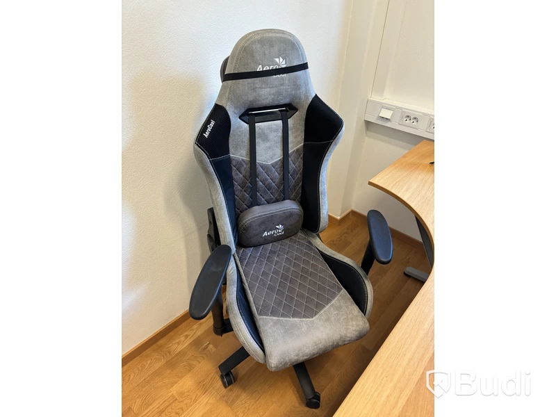 34" monitor, dockningsstation & kontorsstolar