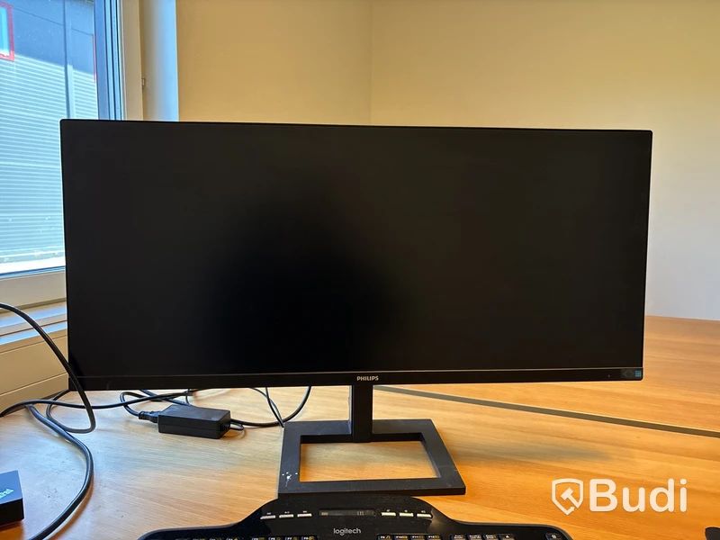34" monitor, dockningsstation & kontorsstolar