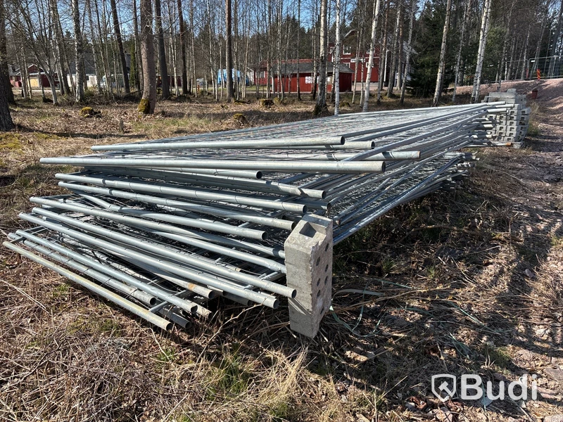 Byggstängsel med fötter - ca 100 st