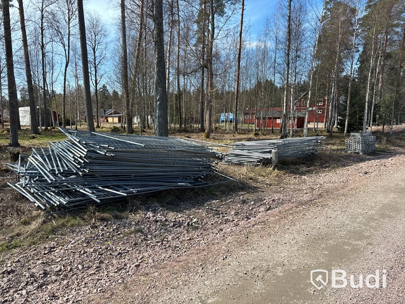 Byggstängsel med fötter - ca 100 st