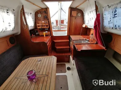 S30 Madame Rouge Segelbåt
