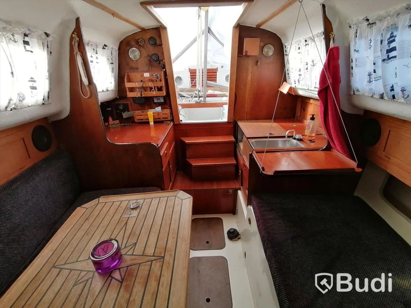 S30 Madame Rouge Segelbåt
