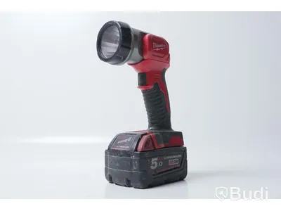Milwaukee - Slagskruvdragare + LED-lampa (inkl två batterier + laddare)