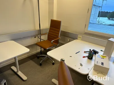 4st kontorstolar samt 4st skrivbord