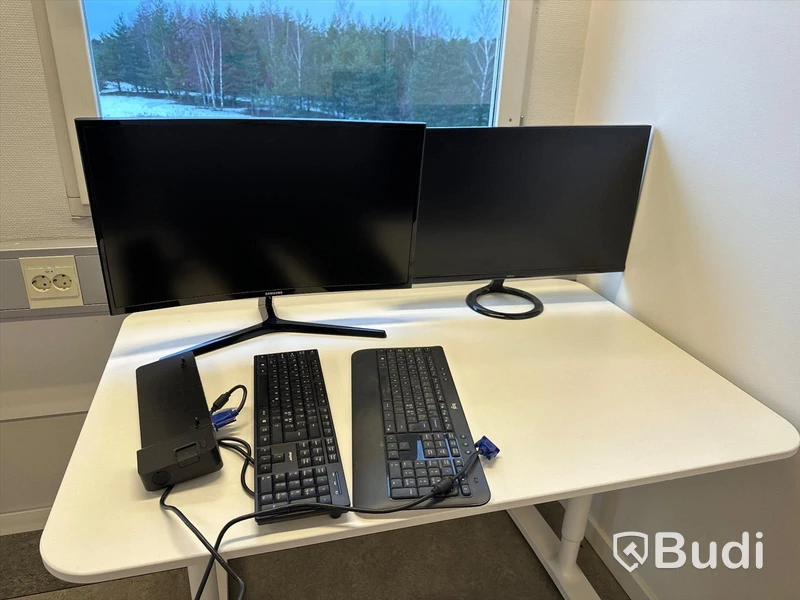 2st datorskärmar, HP Dockningsstation samt 2st tangentbord