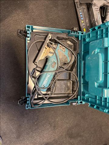Sticksåg Makita 4351FCTJ